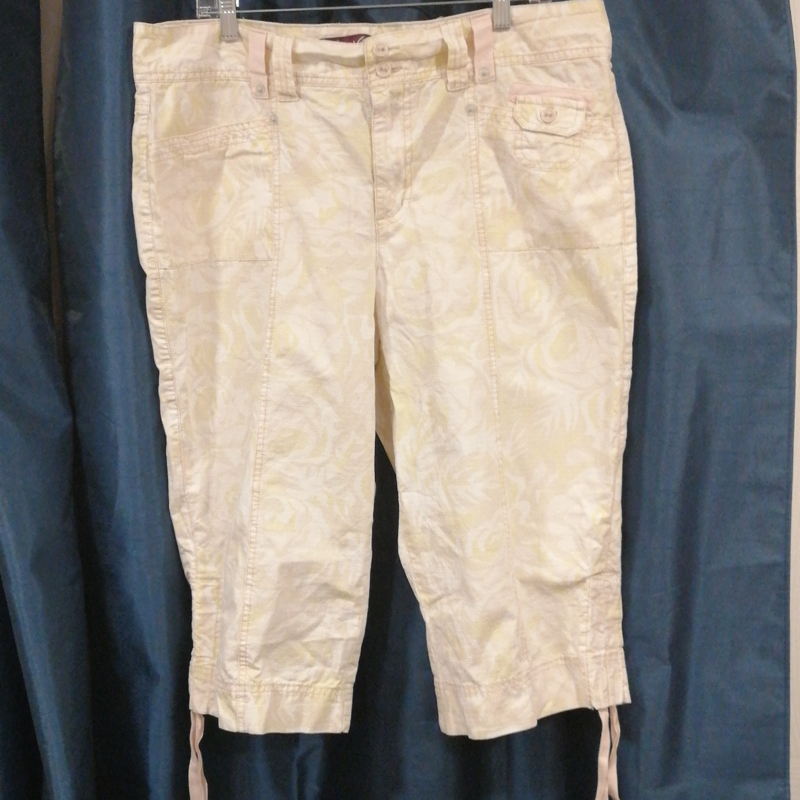 Floral Patterned Capris